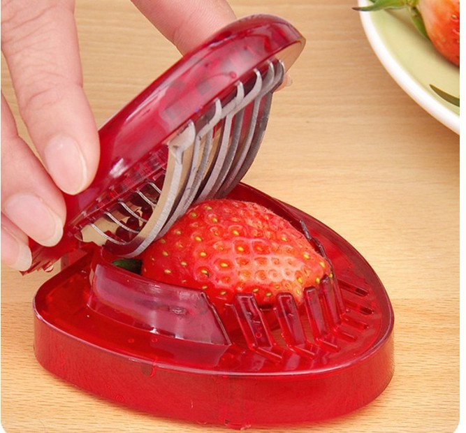 Red Strawberry Slicer – Plastic Fruit Cutter & Berry Carving Tool for Salads, Cakes & Desserts